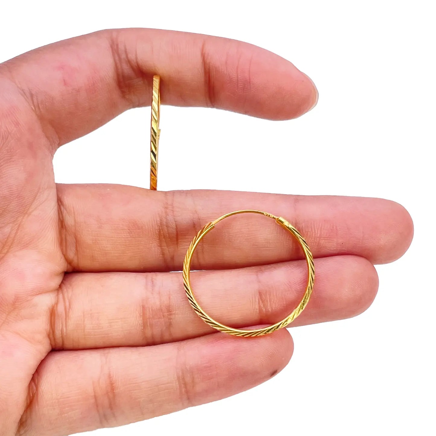 22ct Gold Diamond-Cut High-Polish Hoop Earrings ? 22mm Diameter Gold Hoop Earring