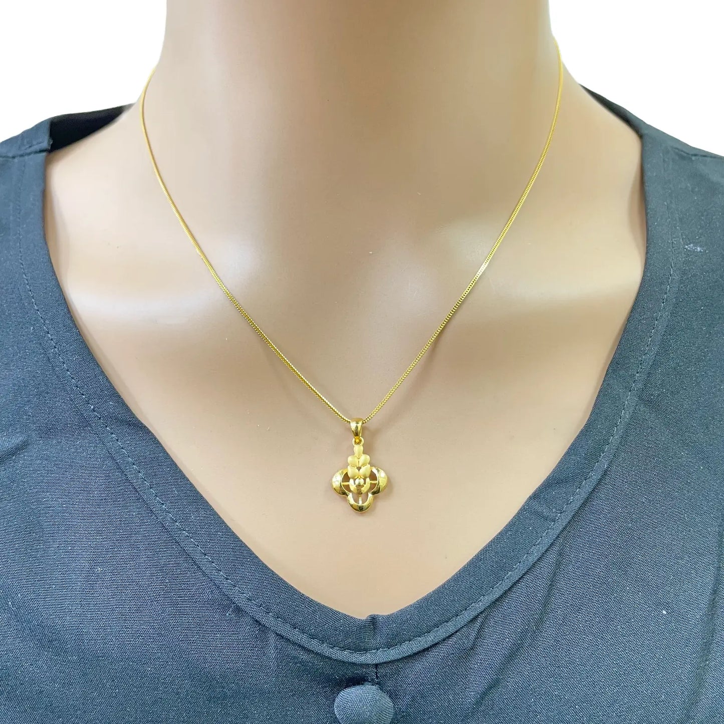 22ct Yellow Gold Floral Pendant & Stud Earring Set High Polish & Matt Finish Gold Necklace
