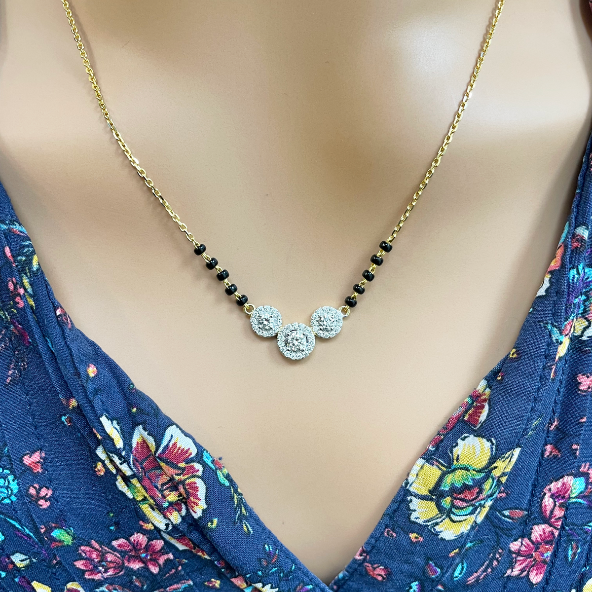 18 kt geelgouden natuurlijke diamant 0,62 ct drievoudige halo hanger mangalsutra ketting gehaltekenmerk