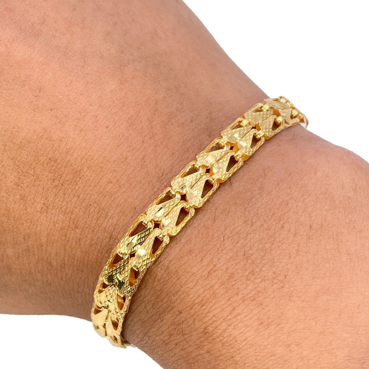 22ct Yellow Gold Lightweight Diamond Cut Openwork Bracelet