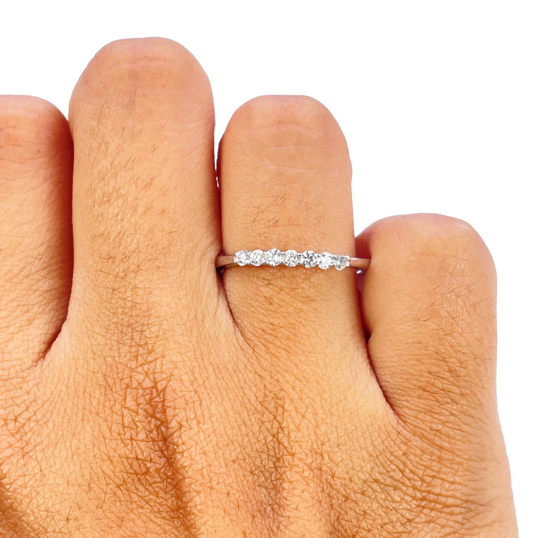 18ct White Gold Natural Diamond Seven Stone Ring Claw Set 0.25ct