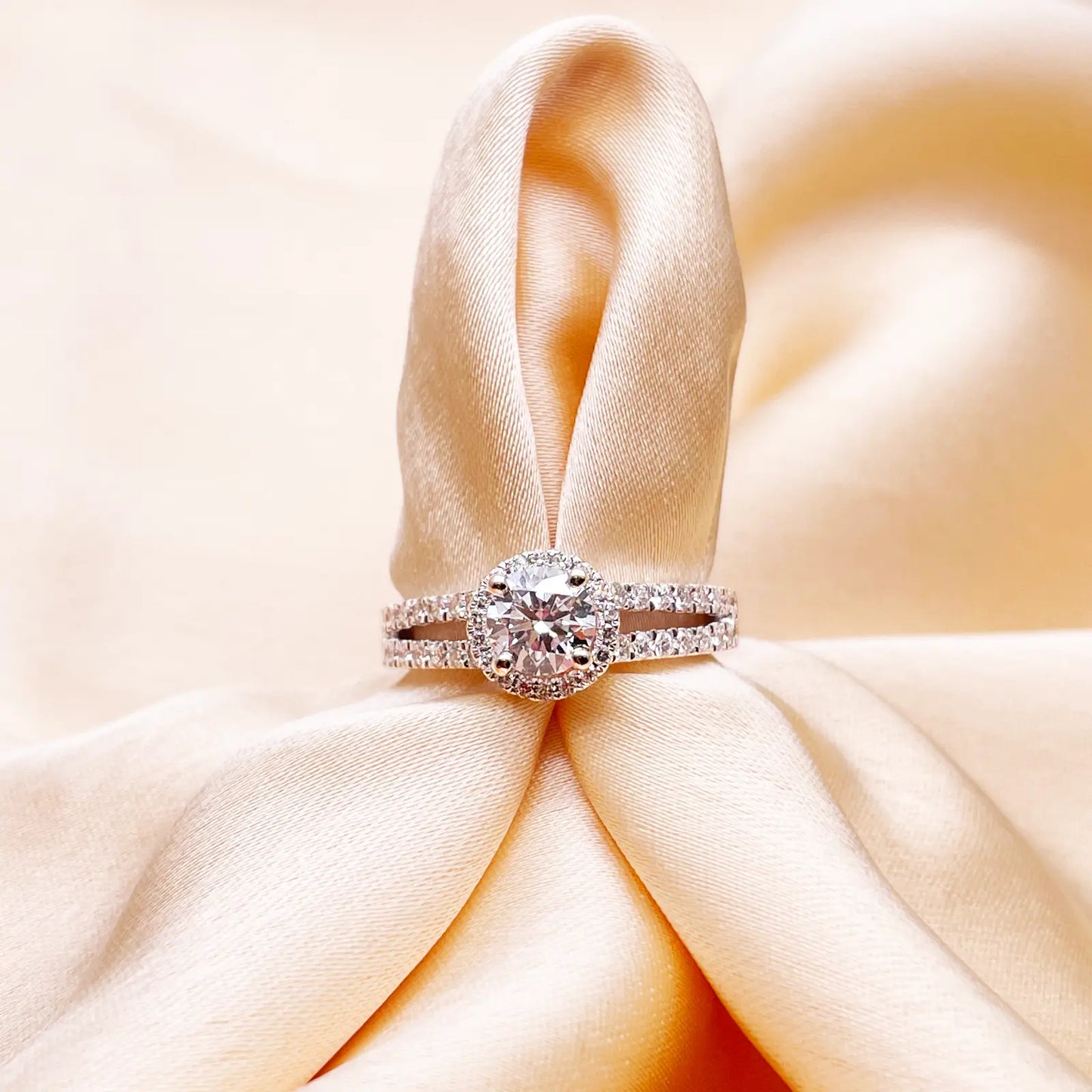 18ct White Gold Natural Round Diamond Halo Split Band Engagement Ring 1ct GIA Diamond Ring