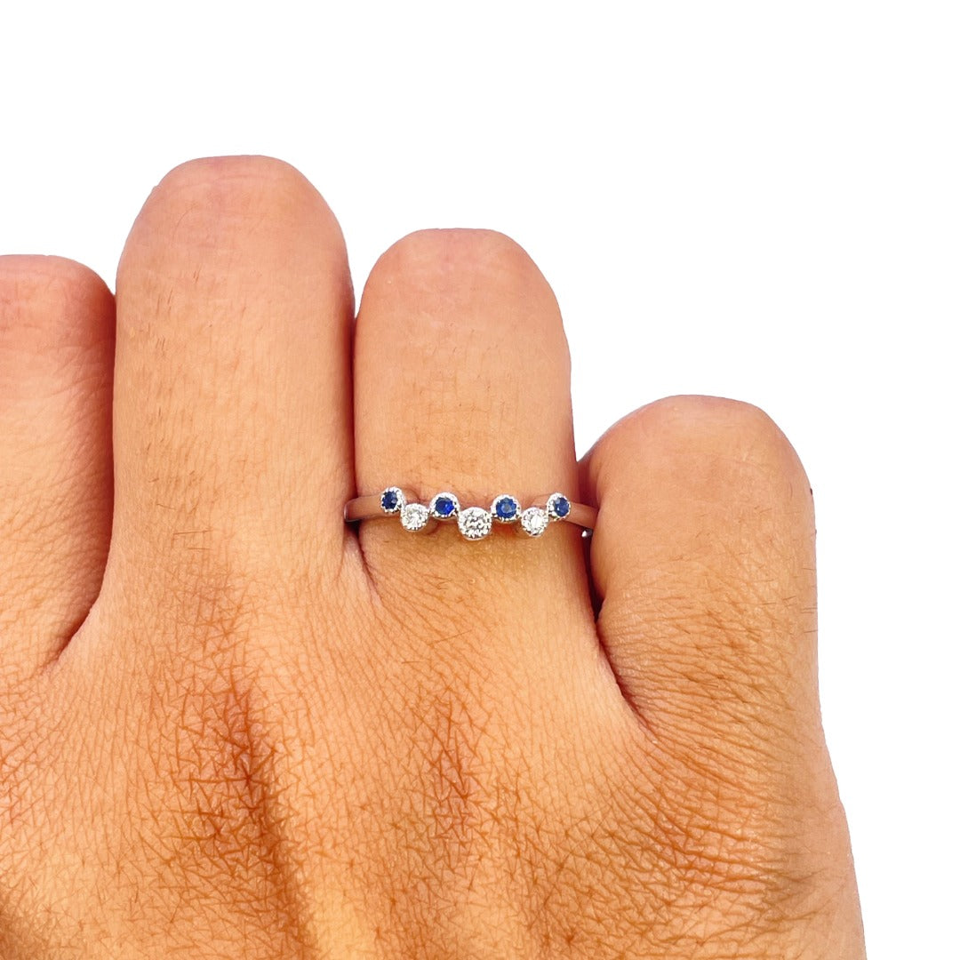 18ct White Gold Blue Sapphire & Diamond Round Cluster Ring 0.15ct