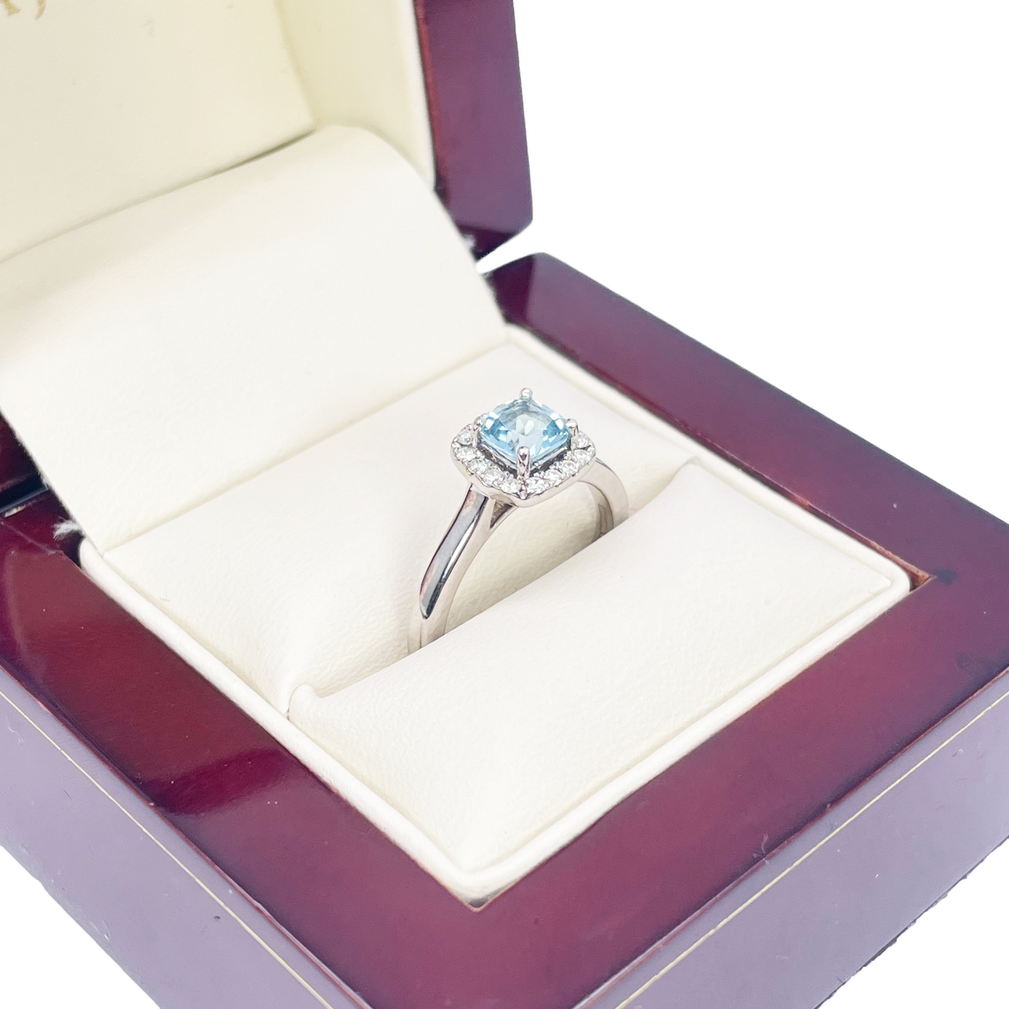 18kt witgouden aquamarijn- en diamant halo cluster kussenvormige ring 0,70ct