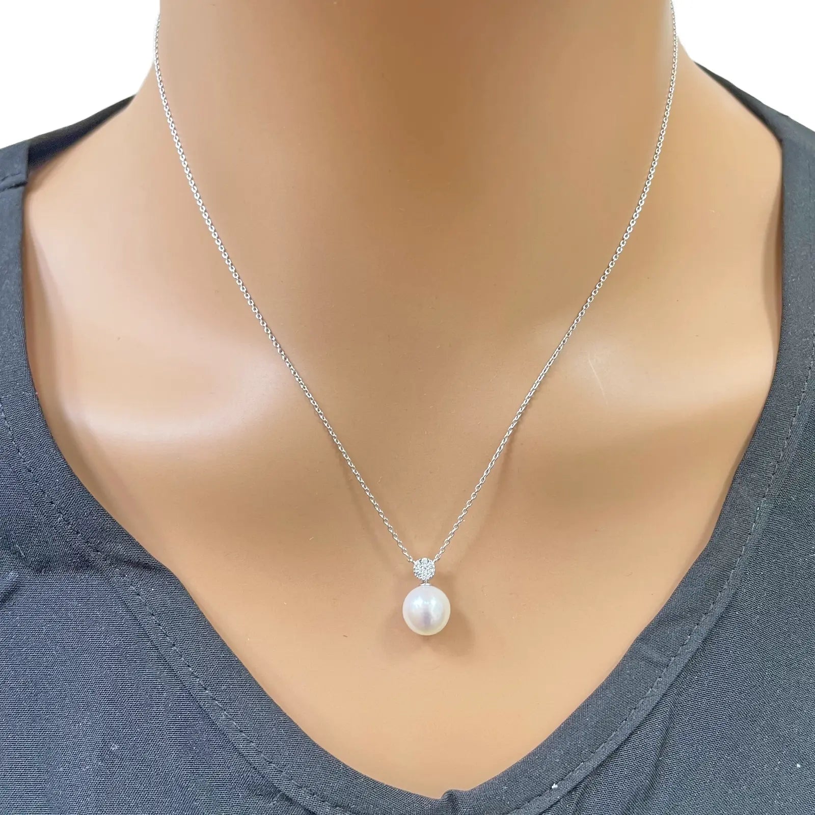 18ct Gold Natural Freshwater Pearl & Diamond Pendant Necklace 0.05ct 17 Inches 