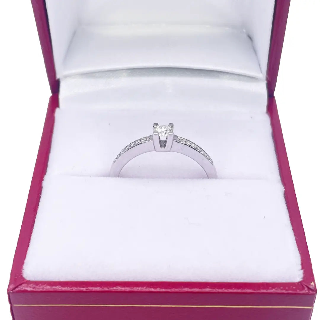 18ct White Gold Round Cut Diamond Engagement Ring 0.15 carats  Diamond Ring