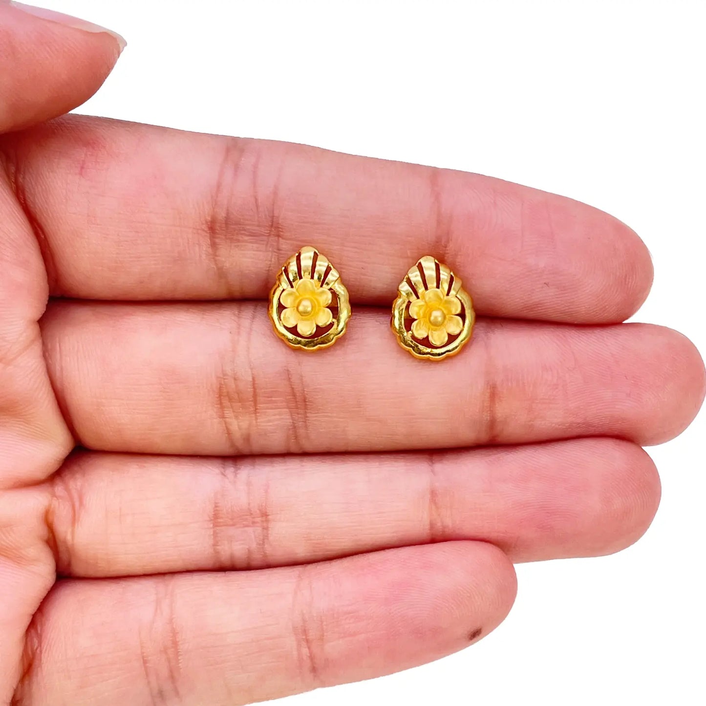 22ct Yellow Gold Floral Open Circle Scallop Pendant & Earring Set  Jewellery Set