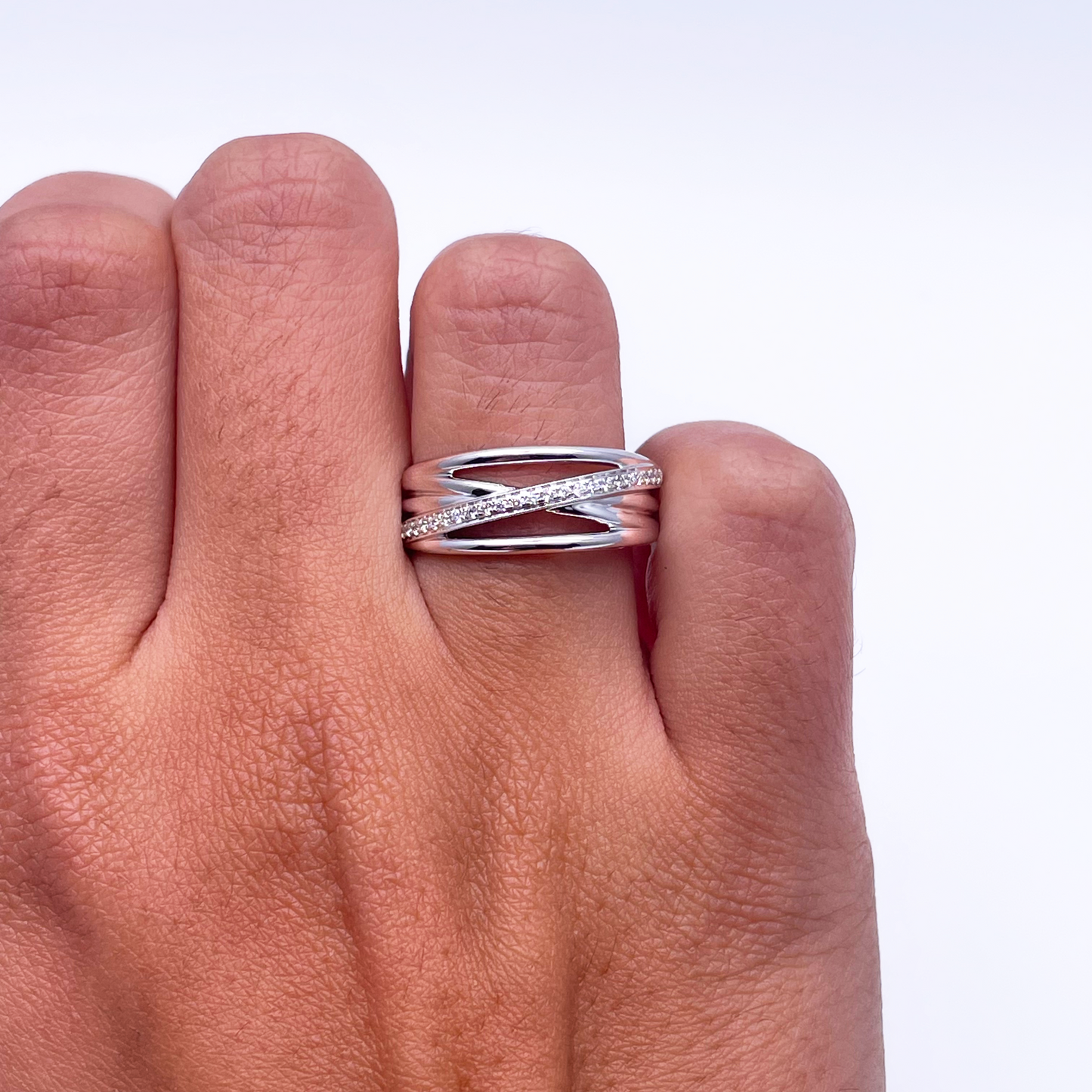 18 kt witgouden diamanten gepolijste crossover half eternity ring 0,12 ct