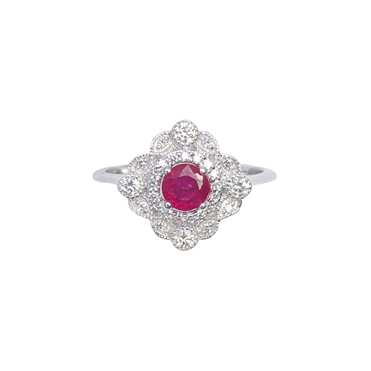 14kt witgouden ring met ronde rode robijn en diamant cluster met milgrain 0,72ct