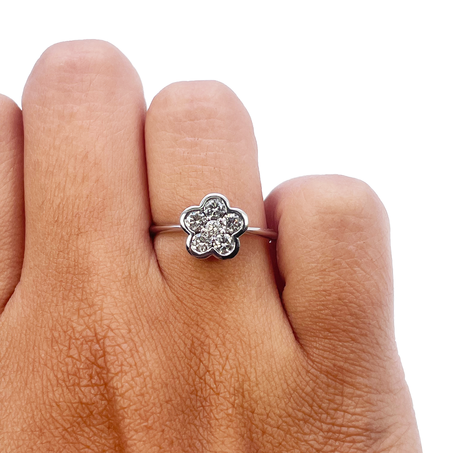 18kt witgouden elegante bloemrijke diamanten ring 0,46ct