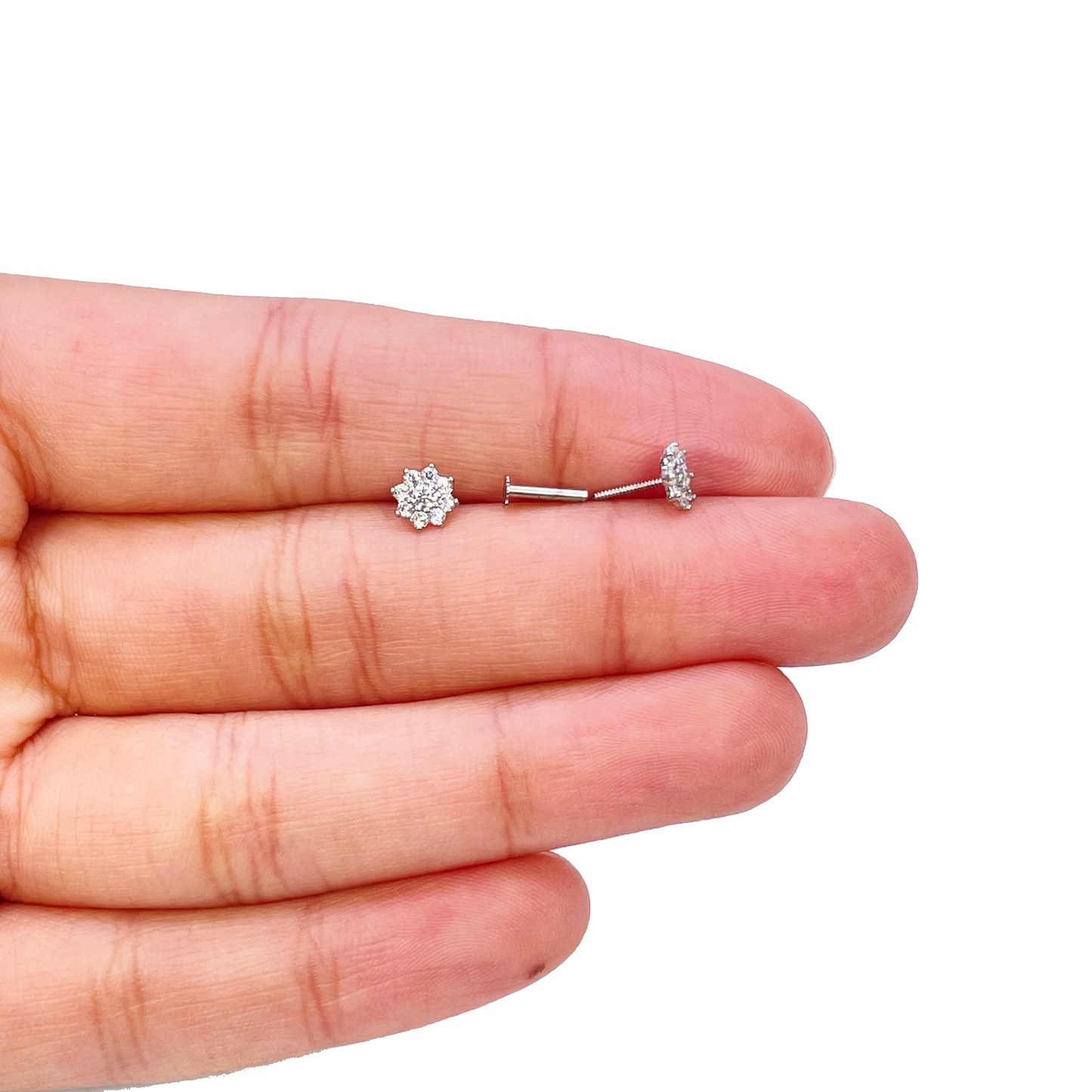 18kt witgouden kinderoorbellen met mooie achtbladige bloem en cubic zirconia, 5,5 mm lengte