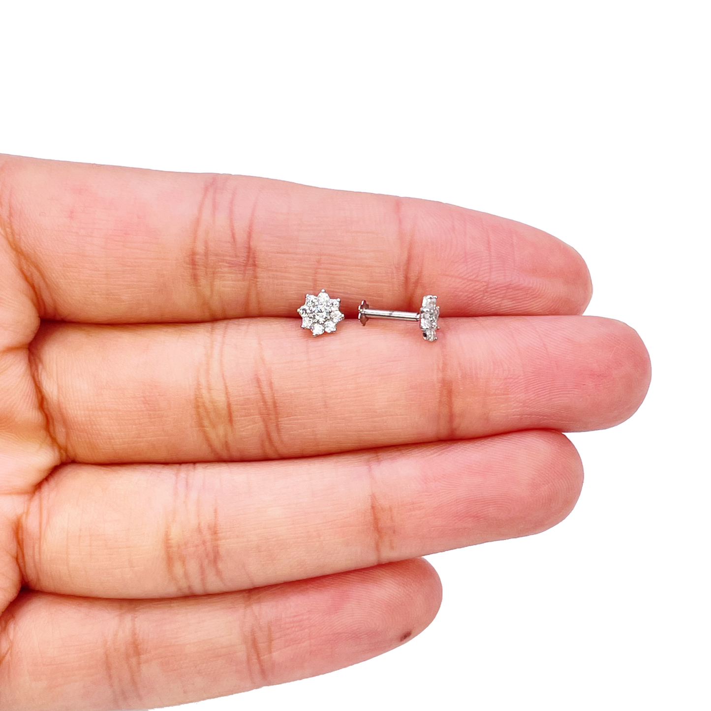 18kt witgouden kinderoorbellen met mooie achtbladige bloem en cubic zirconia, 5,5 mm lengte