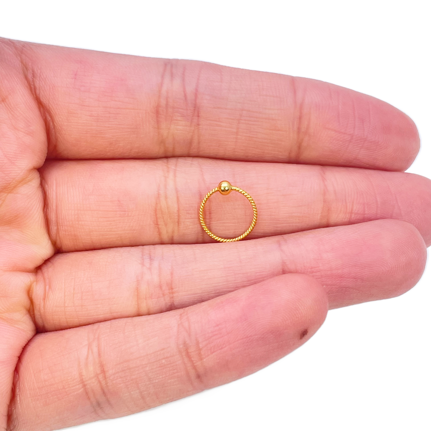 22kt geelgouden kleine touwachtige fijne neusring, diameter 8 mm