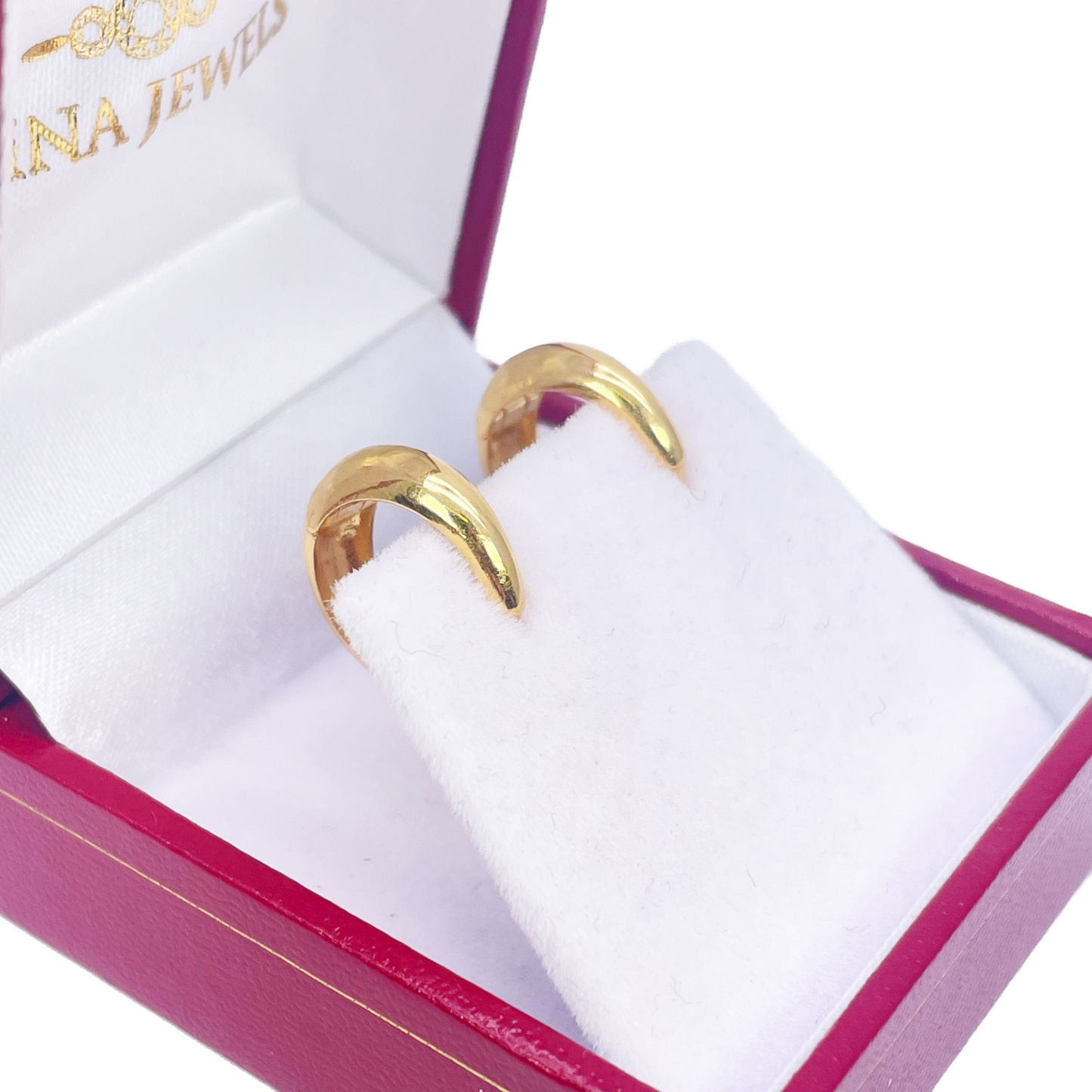 18-karaats geelgouden paar hoogglanzende koepelvormige oorringen met huggie sluiting, diameter 10,8 mm
