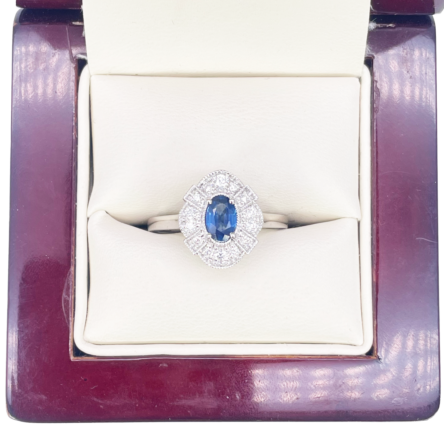 18 kt witgouden ovale blauwe saffier & diamant cluster milgrain ring 0,65 ct