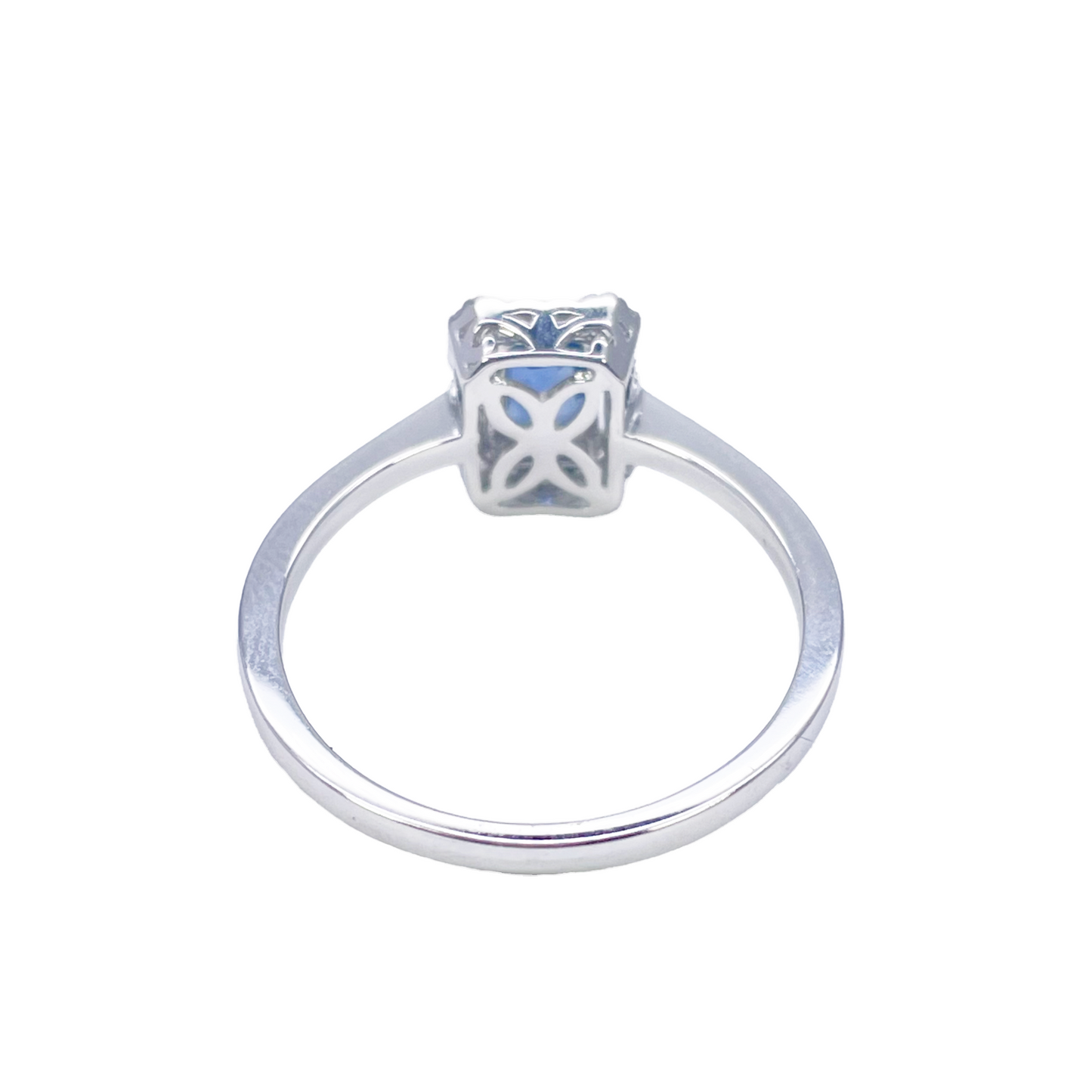 18 karaat witgouden smaragd geslepen blauwe saffier & diamant halo ring 0,79 ct