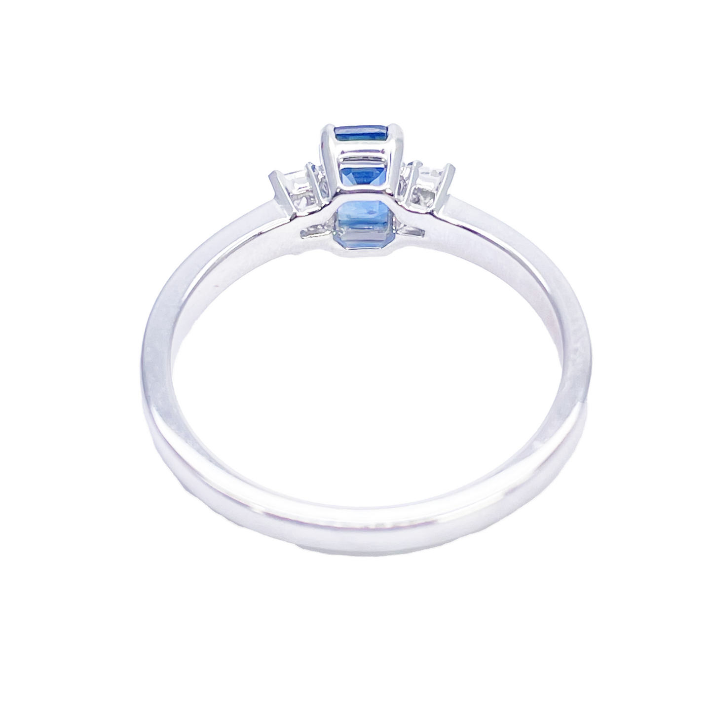 18-karaats gouden ring met saffier en diamant, natuurlijke baguette en smaragd slijpvorm 0,86ct