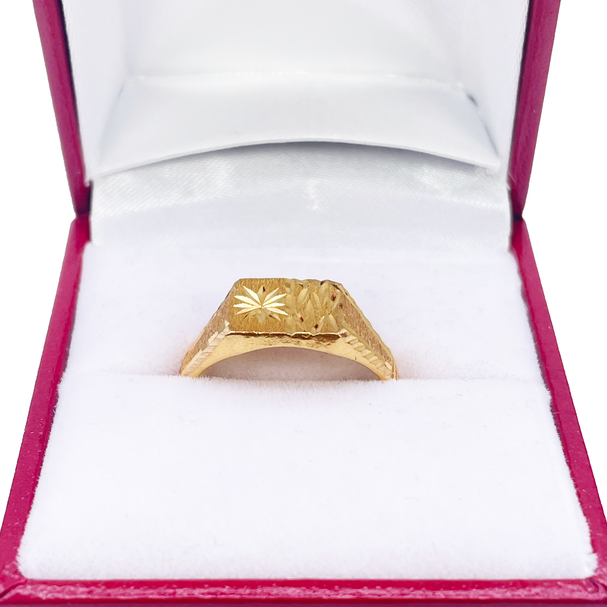22-karaats gouden ring met vierkante signet, textuur en hoogglans, diamant geslepen, breedte 8,4mm