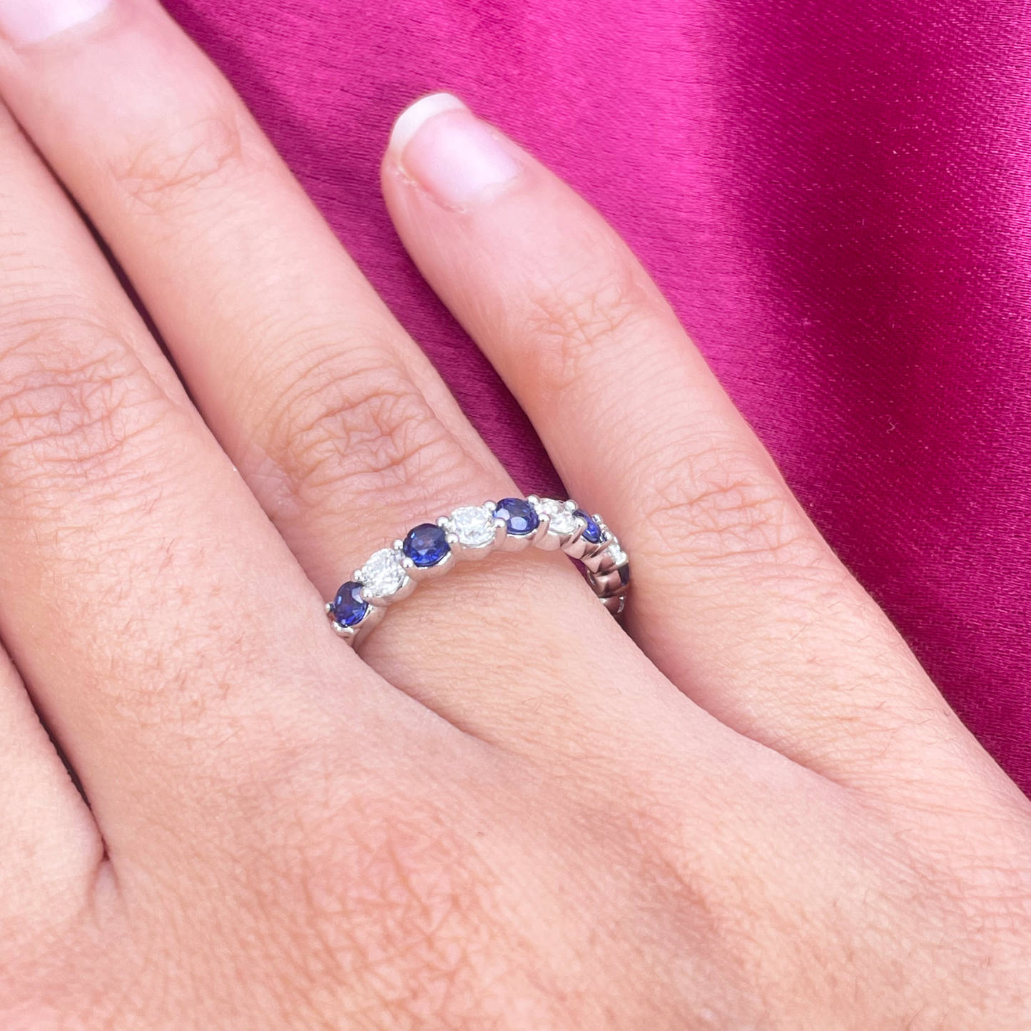 18kt gouden natuurlijke ronde diamant & saffier halve eternity stapelbare ring 1,20 ct