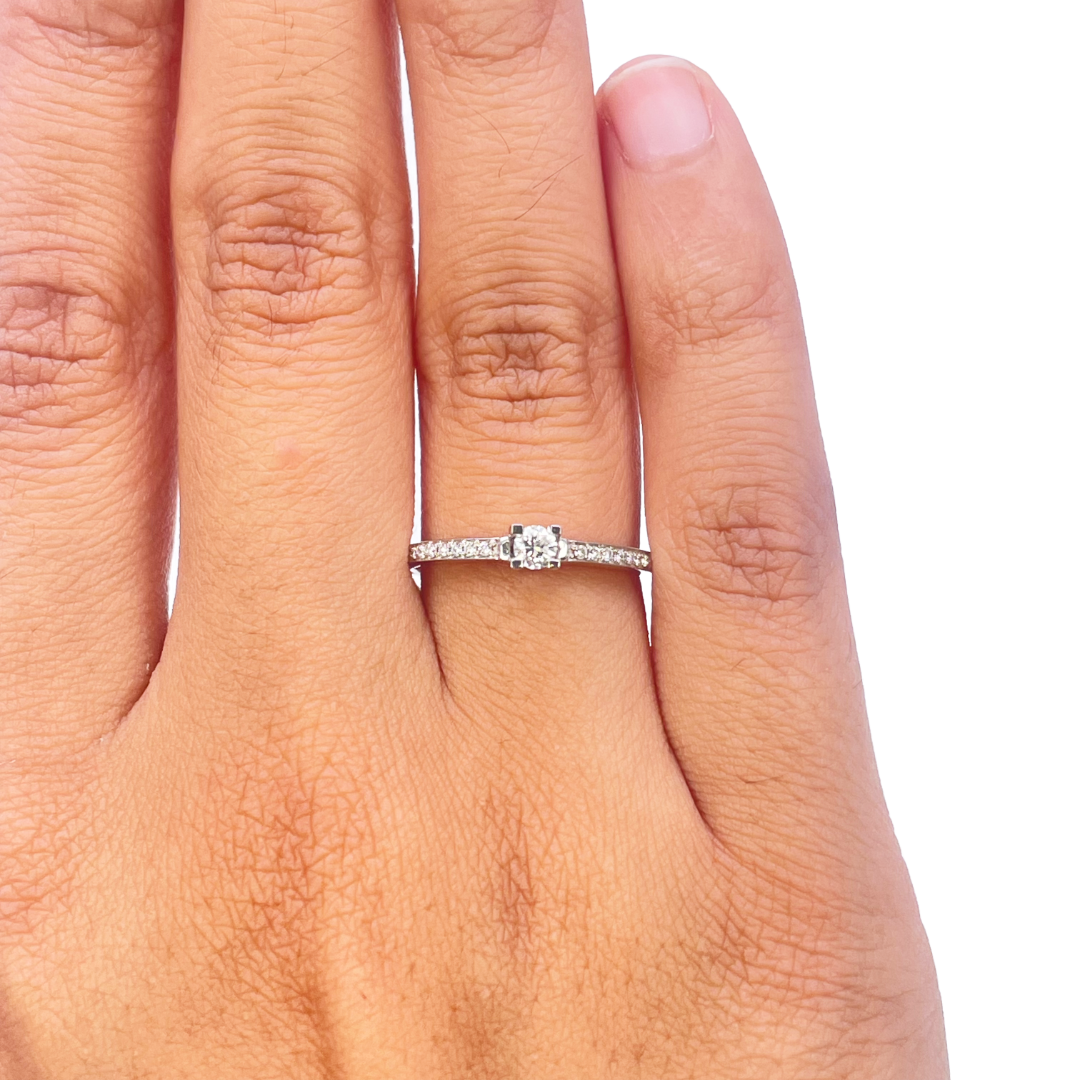 18ct White Gold Natural Diamond Solitaire Ring Pav� Shoulders 0.15ct