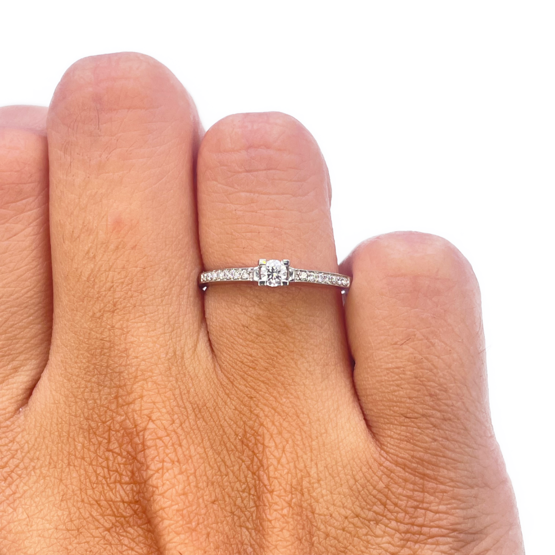18ct White Gold Natural Diamond Solitaire Ring Pav� Shoulders 0.15ct